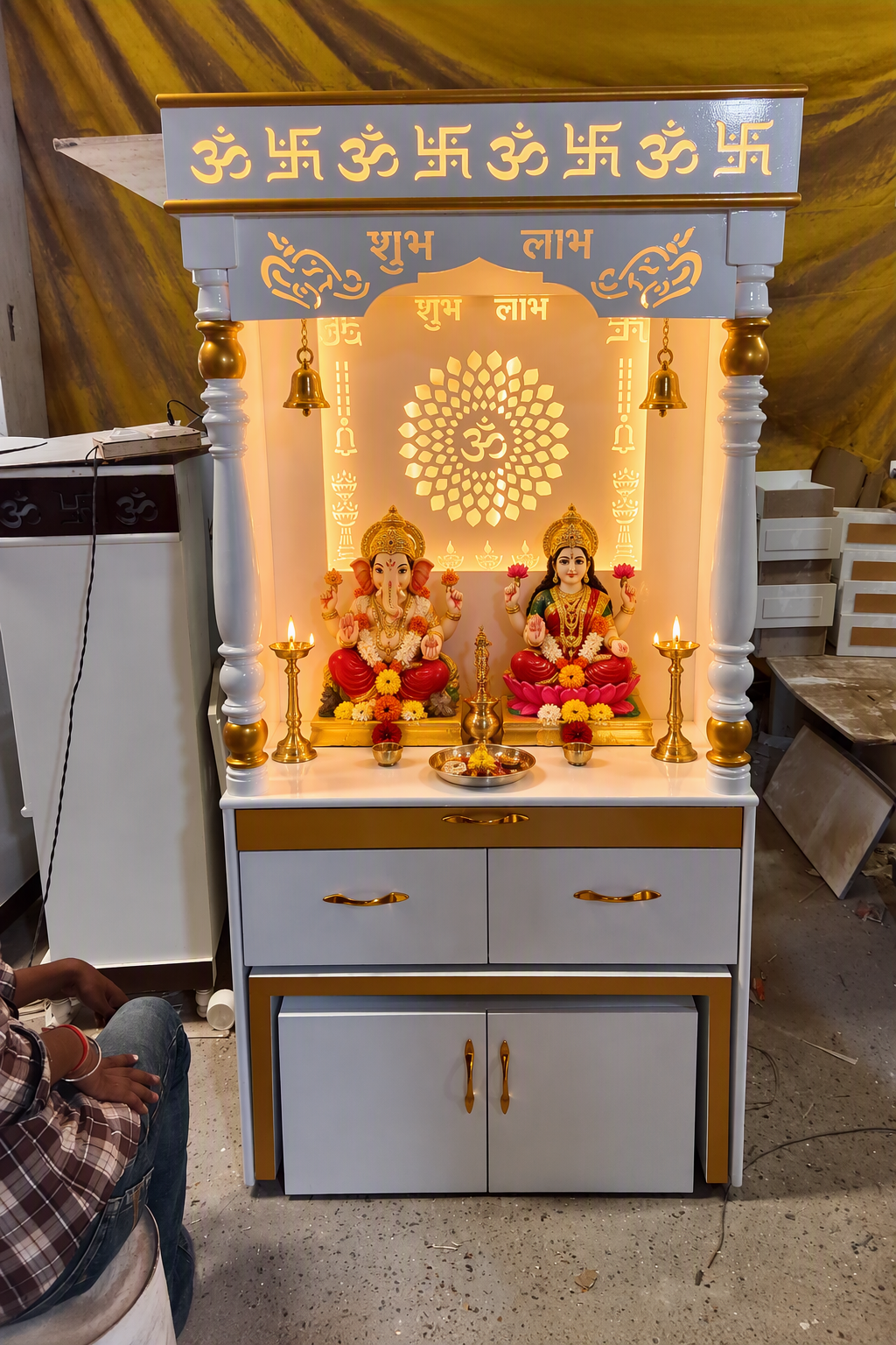 sagwan pillar with stool